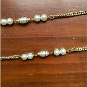 Sarah Coventry Gold Tone and White Bead Necklace (Costume Jewelry)
